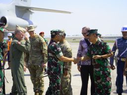 Komandan Puspenerbal Sambut dan Antar Panglima TNI Menuju Puslatpur 5 Baluran