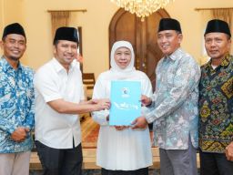 Lima Parpol Tambah Kekuatan Khofifah-Emil, Kompak Serahkan SK B1 KWK