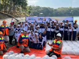 Jasa Tirta I Tebar 160 Ribu Bibit Ikan di Tiga Waduk