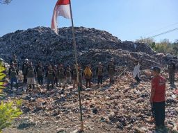 Di Ponorogo, Pemulung Gelar Upacara Peringatan HUT RI ke-79