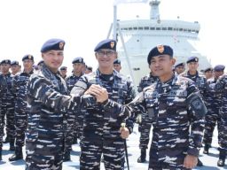 Tongkat Komando Komandan KRI Raden Eddy Martadinata-331 Diserahterimakan