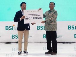 BSI Salurkan Beasiswa Rp 10 Miliar Untuk Mahasiswa di Jawa Timur