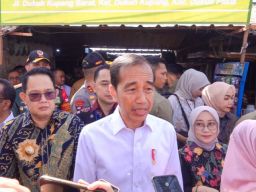 Dampingi Presiden RI Tinjau Pasar Dukuh Kupang, Pj. Gubernur Adhy Pastikan Harga Bapok Terkendali