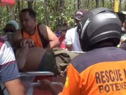 Kereta Api Sambar Truk di Lintasan Dua Spoor Terbuka, Sopir dan Kernet Kritis