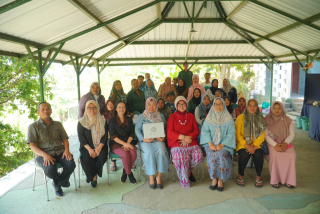 Departemen Akuntansi FEB Unair Dampingi Pelaku UMKM Trawas Mojokerto