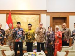 Pj. Sekdaprov Jatim Serahkan Surat Tugas Plt. Walikota Pasuruan