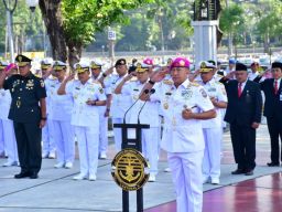 Jelang HUT ke-79 TNI AL, Komandan Puspenerbal Ziarah TMP 10 November Surabaya