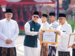 Pimpin Apel Hari Santri Tahun 2024, Pj. Gubernur Adhy: Santri Harus Jadi Generasi Multitalenta