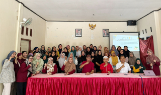 Pengabdian Masyarakat Fakultas Farmasi Unair Inisiasi Pojok Herbal di Lombok Barat