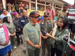 Kepala BNPB Tinjau Pengungsian Pascaerupsi Lewotobi Laki-Laki