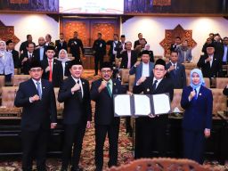 Raperda APBD Jatim 2025 Disetujui, Pj. Gubernur Adhy: Pendidikan & Kesehatan Masyarakat, Prioritas