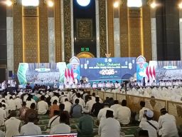 Pj. Gubernur Jatim Gelar Dzikir, Sholawatan dan Doa Bersama di Masjid Al Akbar Surabaya
