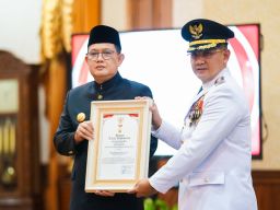 Pj. Gubernur Jatim Kembali Lantik Aries Agung Paewai Sebagai Pj. Walikota Batu