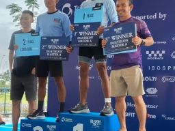 Atlet Triathlon Koarmada II Sabet Medali Emas
