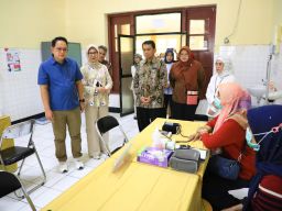 Pj. Gubernur Jatim Ajak Masyarakat Manfaatkan Cek Kesehatan Gratis