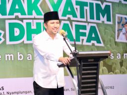 Wagub Emil Bersama Barisan Gus dan Santri Buka Puasa Dengan Anak Yatim