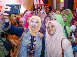 Silaturahmi Dengan Masyarakat Kelahiran Jatim Di Malut, Gubernur Khofifah Ajak Pererat Persaudaraan dan Perkuat Usaha