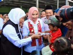 Gubernur Khofifah Tinjau Pasar Pangan Murah di Sidoarjo