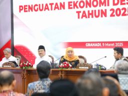 Gubernur Khofifah Pastikan Jatim Siap Jalankan Program Sekolah Rakyat dan DTSEN