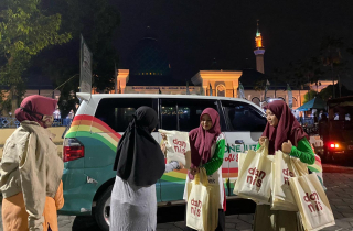 OWOJ dan Dannis Collection Berbagi Ribuan Bingkisan Lebaran, Tebar Kebahagiaan Jelang Idulfitri