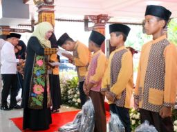 Di Mojokerto, Gubernur Khofifah Ajak Masyarakat Berbagi di Bulan Ramadan