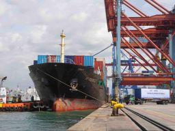 IPC TPK Layani Pelayaran Baru ke Vietnam dari Fesco Lines 