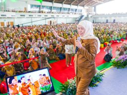 Dihadapan Puluhan Ribu ASN, Gubernur Khofifah - Emil Tekankan Pentingnya Inovasi, Kolaborasi dan Sinergi