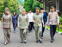 Gubernur Khofifah Minta Kuatkan Etos Kerja, Lindungi dan Layani Masyarakat Jatim