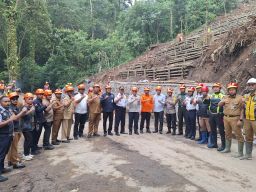 Jalur Longsor Pacet-Cangar akan Dibuka Secara Terbatas Rabu Lusa