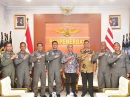 Puspenerbal Terima Penghargaan dari KPKNL atas Prestasi Pemanfaatan BMN Hasil PNBP