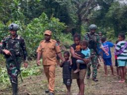 Kembali ke Pangkuan Ibu Pertiwi, Satgas Pamtas Yonif 501/BY Jemput Keluarga OPM