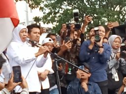 Gubernur Khofifah Tandatangani 17 Butir Kesepakatan Dukung Perbaikan Kesejahteraan Buruh di Jatim