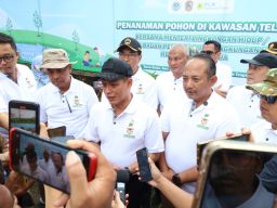 PLN Nusantara Power dan Menteri LH Tanam Pohon dan Tebar Benih Ikan di Telaga Madirda