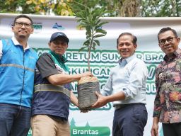 Sumber Brantas untuk Masa Depan, PLN NP Tanam Bibit Pohon Bersama Menteri Lingkungan Hidup