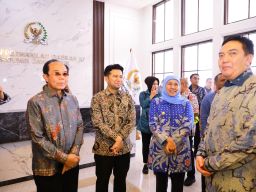 Bersama Ketua DPD RI, Gubernur Khofifah Resmikan Kantor DPD RI Jatim