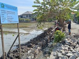 Bangun Plengsengan Sawah, Desa Kedensari Tanggulangin Manfaatkan Dana Desa Tahun 2025