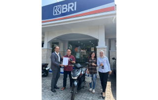 BRI Kusuma Bangsa Surabaya Apresiasi Nasabah dengan Hadiah Mobil hingga Sepeda Listrik