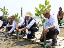 Gubernur Khofifah Ajak Lintas Generasi Jaga dan Lestarikan Alam Jawa Timur
