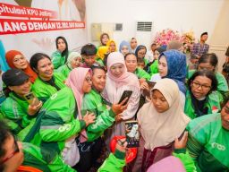 Mayoritas Warga Jatim Apresiasi Kinerja Khofifah, Demo Dinilai Tak Produktif