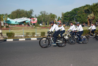 Komandan Brigif 2 Marinir Ikuti Fun Bike Bersama Pimpinan Kotama TNI AL Wilayah Surabaya