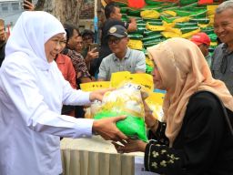 Perkuat Ketahanan Pangan, Gubernur Khofifah Gelar Pasar Murah di Kota Pasuruan