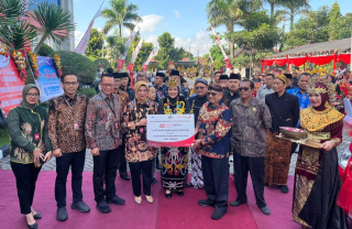 Perkuat Bidang Kesehatan hingga Pendidikan, Bank Jatim Serahkan CSR ke Pemkab Blitar dan UINSA