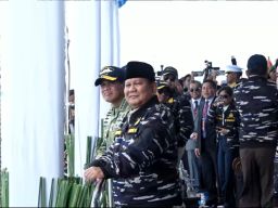 Mainkan 10 Formasi, Rajawali Laut Flight Puspenerbal Tampil Memukau di Presidential Inspection