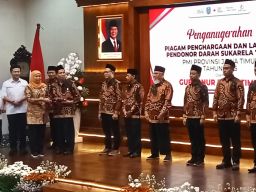 Gubernur Khofifah dan PMI Jatim Anugerahi Pendonor Darah 75 Kali, Penghargaan dan Lancana