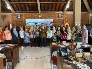 FH Unesa Tingkatkan Literasi Hukum Pengelola BUMDes Nglanggeran