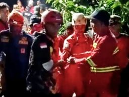 Longsor di Cilacap 21 Orang Dalam Pencarian