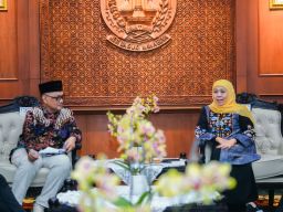 Menteri Haji dan Umroh Bersama Gubernur Khofifah Bertemu, Bahas  Kuota Jamaah Haji dan Peluang Suplai Makanan Siap Saji 