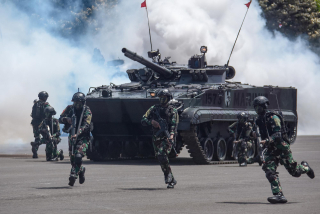 Prajurit Brigif 2 Marinir Tampil Memukau Pada Upacara Peringatan HUT Ke 80 Korps Marinir