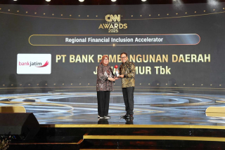 Konsisten Dukung Literasi & Inklusi Keuangan di Jawa Timur, Bank Jatim Sabet Penghargaan dari CNN