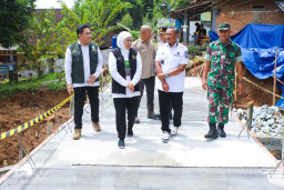 Gubernur Khofifah Tinjau Rekonstruksi Dua Jembatan di Desa Tambakrejo Pacitan, Pulihkan Mobilitas Warga 